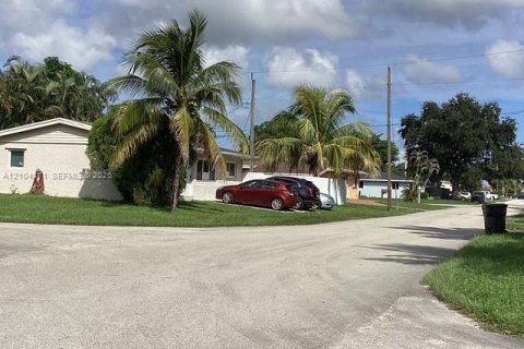 Casa en venta en Hollywood, Florida, 3 dormitorios, 125.23 m2 № 2411320 - foto 2