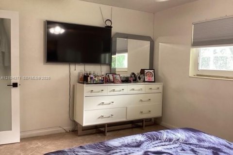 Casa en venta en Hollywood, Florida, 3 dormitorios, 125.23 m2 № 2411320 - foto 15