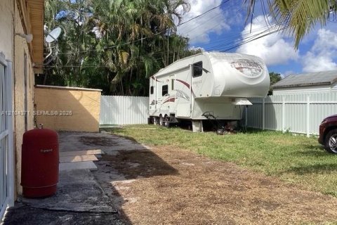 Casa en venta en Hollywood, Florida, 3 dormitorios, 125.23 m2 № 2411320 - foto 24