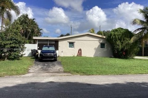 Casa en venta en Hollywood, Florida, 3 dormitorios, 125.23 m2 № 2411320 - foto 3