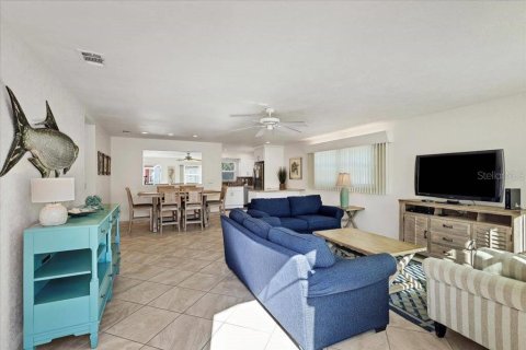Villa ou maison à louer à Sarasota, Floride: 2 chambres, 110.55 m2 № 2125759 - photo 2