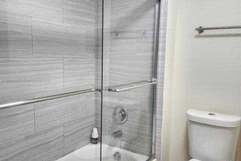Condo in Weston, Florida, 2 bedrooms  № 1806036 - photo 13