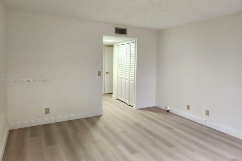 Condo in Weston, Florida, 2 bedrooms  № 1806036 - photo 11
