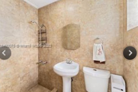 Casa en venta en Miami, Florida, 4 dormitorios, 186.27 m2 № 1969034 - foto 11
