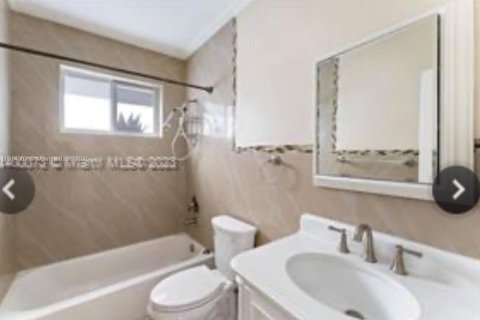 Casa en venta en Miami, Florida, 4 dormitorios, 186.27 m2 № 1969034 - foto 14