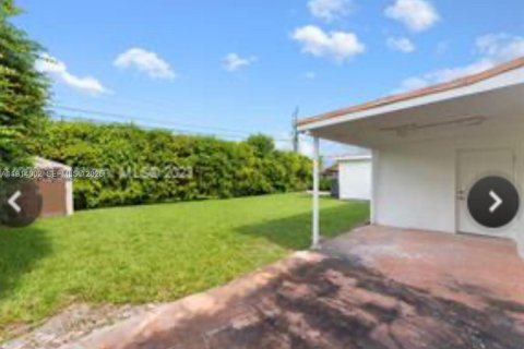 Casa en venta en Miami, Florida, 4 dormitorios, 186.27 m2 № 1969034 - foto 17