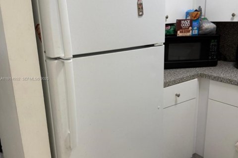 Casa en venta en Miami, Florida, 4 dormitorios, 186.27 m2 № 1969034 - foto 26