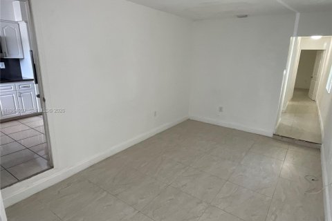 Villa ou maison à vendre à Miami, Floride: 4 chambres, 186.27 m2 № 1969034 - photo 27