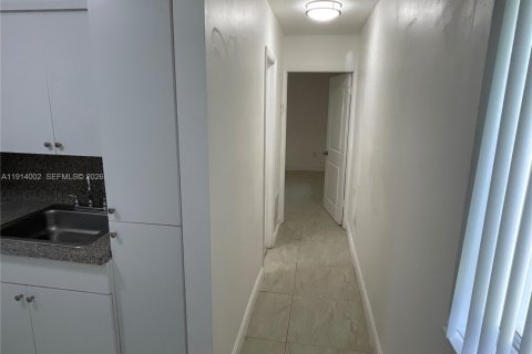 Villa ou maison à vendre à Miami, Floride: 4 chambres, 186.27 m2 № 1969034 - photo 30