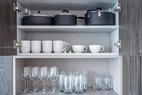 Снять в аренду кондоминиум в Майами, Флорида 2 спальни, 84.26м2, № 2004646 - фото 19