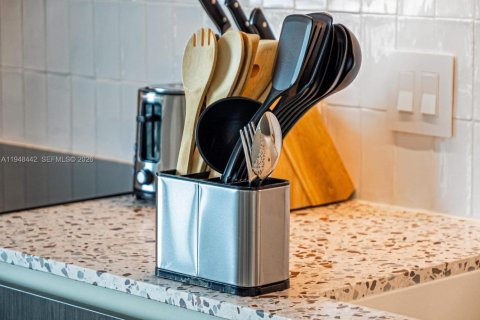 Снять в аренду кондоминиум в Майами, Флорида 2 спальни, 84.26м2, № 2004646 - фото 17