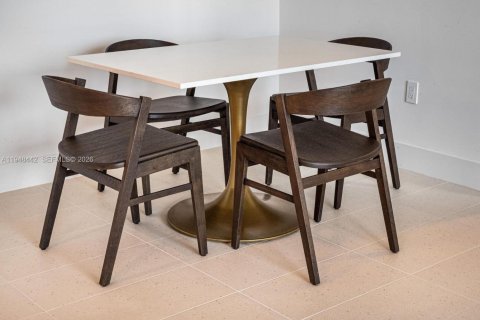 Снять в аренду кондоминиум в Майами, Флорида 2 спальни, 84.26м2, № 2004646 - фото 8