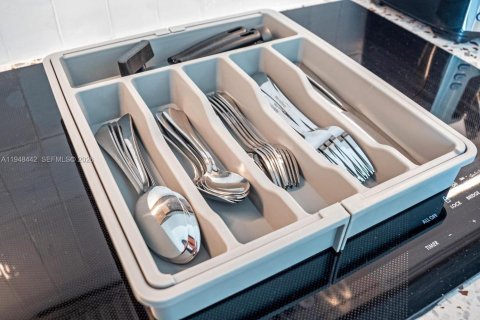 Снять в аренду кондоминиум в Майами, Флорида 2 спальни, 84.26м2, № 2004646 - фото 12