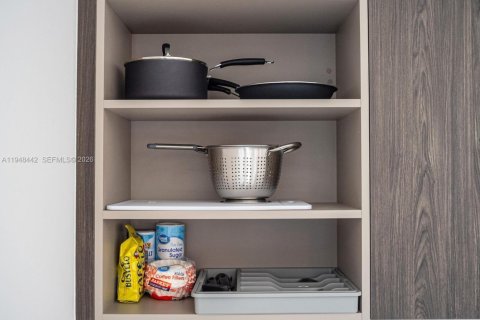 Снять в аренду кондоминиум в Майами, Флорида 2 спальни, 84.26м2, № 2004646 - фото 18