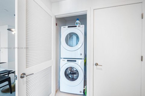 Снять в аренду кондоминиум в Майами, Флорида 2 спальни, 84.26м2, № 2004646 - фото 25