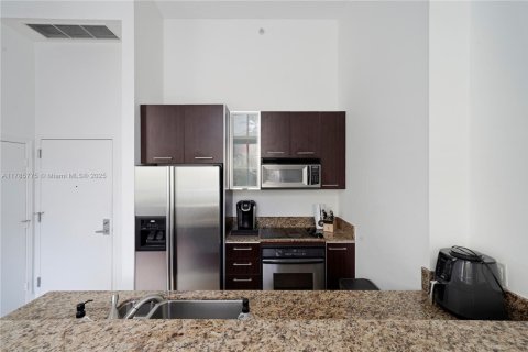 Купить кондоминиум в Майами, Флорида 1 спальня, 62.24м2, № 1704867 - фото 21