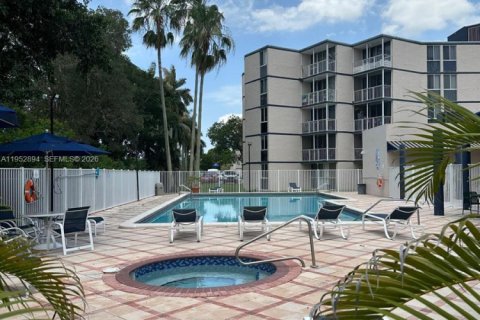Apartment in Hialeah, Florida 2 bedrooms, 89.19 sq.m. № 2008869 - photo 23
