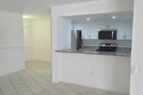 Apartment in Hialeah, Florida 2 bedrooms, 89.19 sq.m. № 2008869 - photo 10