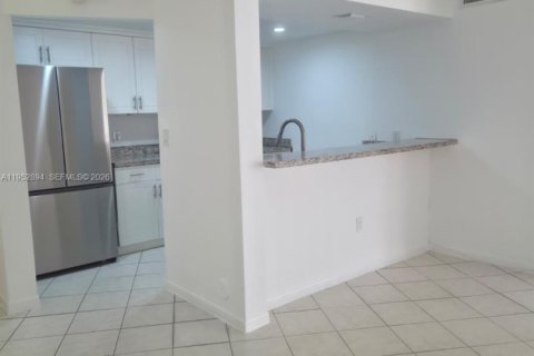 Apartment in Hialeah, Florida 2 bedrooms, 89.19 sq.m. № 2008869 - photo 2