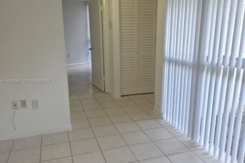 Apartment in Hialeah, Florida 2 bedrooms, 89.19 sq.m. № 2008869 - photo 11