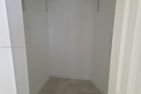 Apartment in Hialeah, Florida 2 bedrooms, 89.19 sq.m. № 2008869 - photo 21