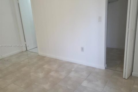 Apartment in Hialeah, Florida 2 bedrooms, 89.19 sq.m. № 2008869 - photo 16