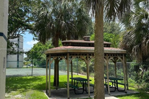 Apartment in Hialeah, Florida 2 bedrooms, 89.19 sq.m. № 2008869 - photo 24