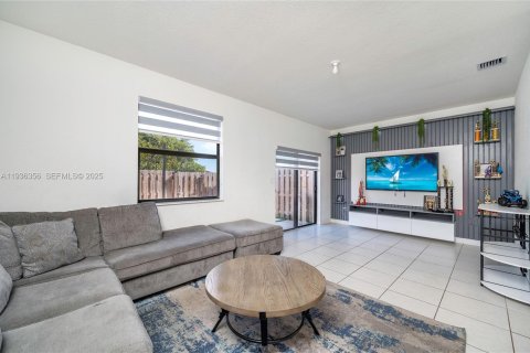 Adosado en venta en Miami, Florida, 4 dormitorios, 169.08 m2 № 1994706 - foto 10