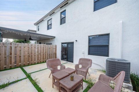 Adosado en venta en Miami, Florida, 4 dormitorios, 169.08 m2 № 1994706 - foto 25