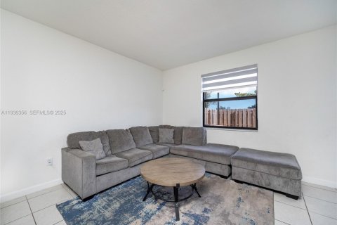 Adosado en venta en Miami, Florida, 4 dormitorios, 169.08 m2 № 1994706 - foto 8