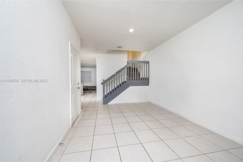 Adosado en venta en Miami, Florida, 4 dormitorios, 169.08 m2 № 1994706 - foto 2