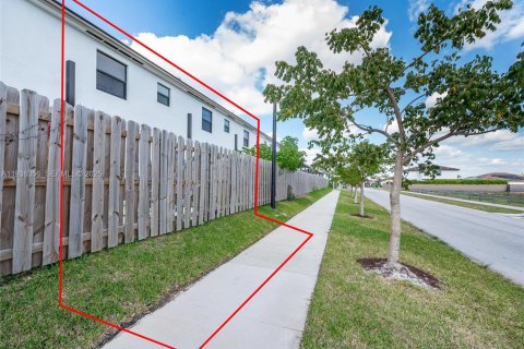 Adosado en venta en Miami, Florida, 4 dormitorios, 169.08 m2 № 1994706 - foto 26