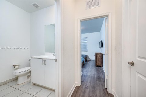 Adosado en venta en Miami, Florida, 4 dormitorios, 169.08 m2 № 1994706 - foto 19