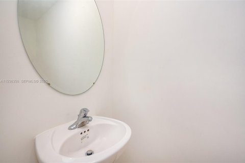 Adosado en venta en Miami, Florida, 4 dormitorios, 169.08 m2 № 1994706 - foto 6