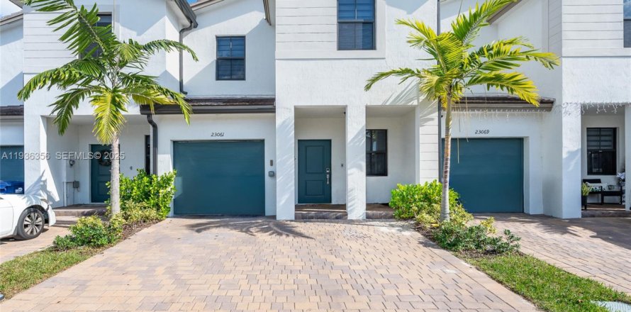 Adosado en Miami, Florida 4 dormitorios, 169.08 m2 № 1994706