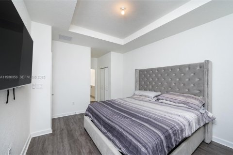 Adosado en venta en Miami, Florida, 4 dormitorios, 169.08 m2 № 1994706 - foto 15