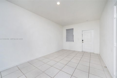 Adosado en venta en Miami, Florida, 4 dormitorios, 169.08 m2 № 1994706 - foto 3