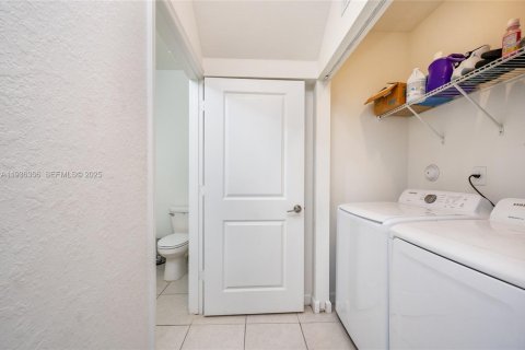 Adosado en venta en Miami, Florida, 4 dormitorios, 169.08 m2 № 1994706 - foto 7