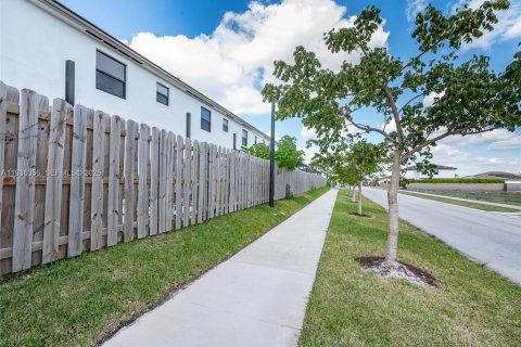 Adosado en venta en Miami, Florida, 4 dormitorios, 169.08 m2 № 1994706 - foto 27