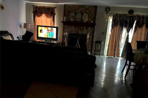 Casa en venta en Brandon, Florida, 4 dormitorios, 143.44 m2 № 1620389 - foto 3