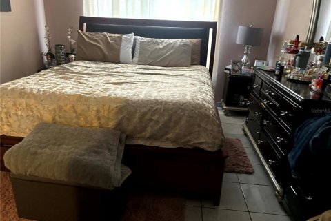 Casa en venta en Brandon, Florida, 4 dormitorios, 143.44 m2 № 1620389 - foto 1