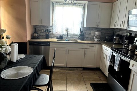 Casa en venta en Brandon, Florida, 4 dormitorios, 143.44 m2 № 1620389 - foto 6