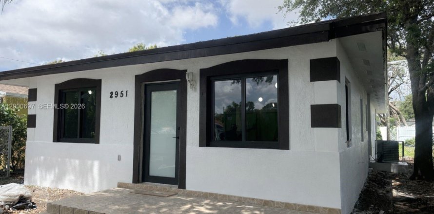 House in Miami, Florida 3 bedrooms, 134.71 sq.m. № 2066238