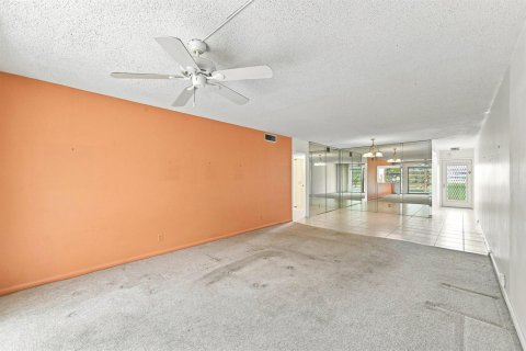 Condominio en venta en Coconut Creek, Florida, 2 dormitorios, 107.4 m2 № 2259898 - foto 16