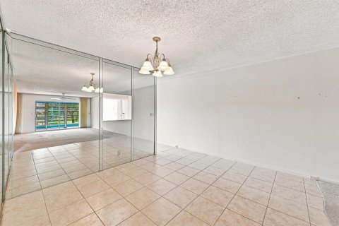 Condominio en venta en Coconut Creek, Florida, 2 dormitorios, 107.4 m2 № 2259898 - foto 11