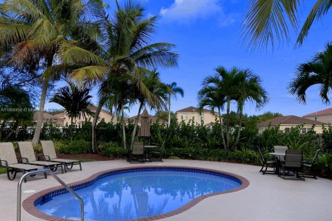 House in Homestead, Florida 3 bedrooms, 149.57 sq.m. № 1897664 - photo 20