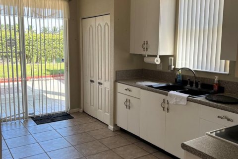 House in Homestead, Florida 3 bedrooms, 149.57 sq.m. № 1897664 - photo 12