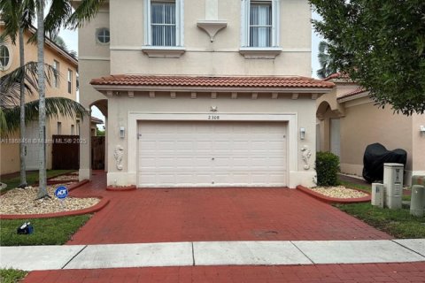 House in Homestead, Florida 3 bedrooms, 149.57 sq.m. № 1897664 - photo 1