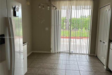 House in Homestead, Florida 3 bedrooms, 149.57 sq.m. № 1897664 - photo 4