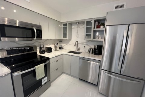 Купить кондоминиум в Майами-Бич, Флорида 2 спальни, 95.69м2, № 2013283 - фото 18